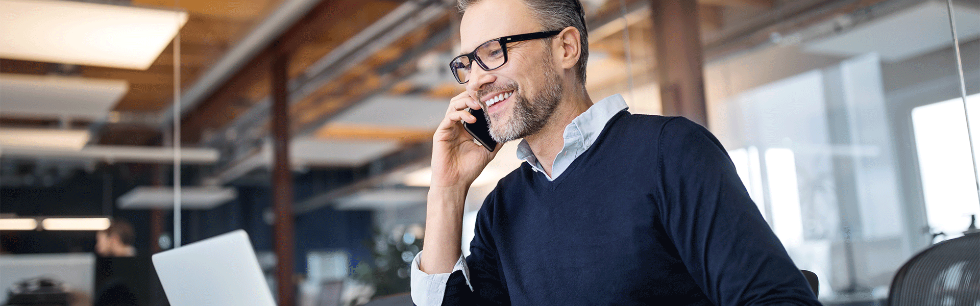 HS-LP-Bannerimage-businessman-working-in-a-office-1920x600