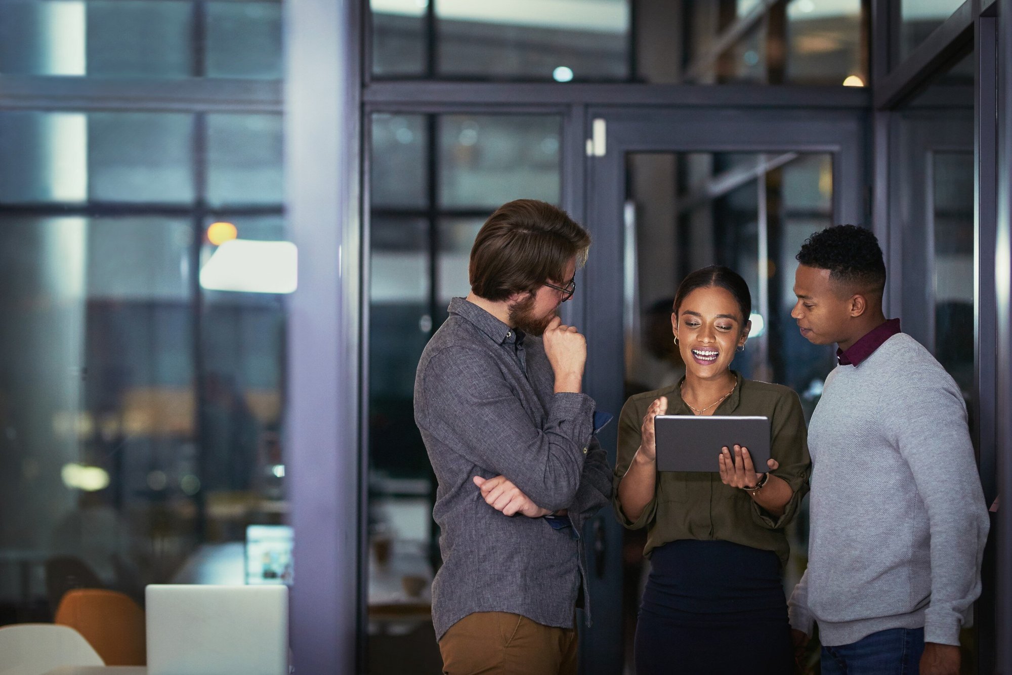 Header_Business-people-working-together-diversity-tablet-20240412-GLO-EN