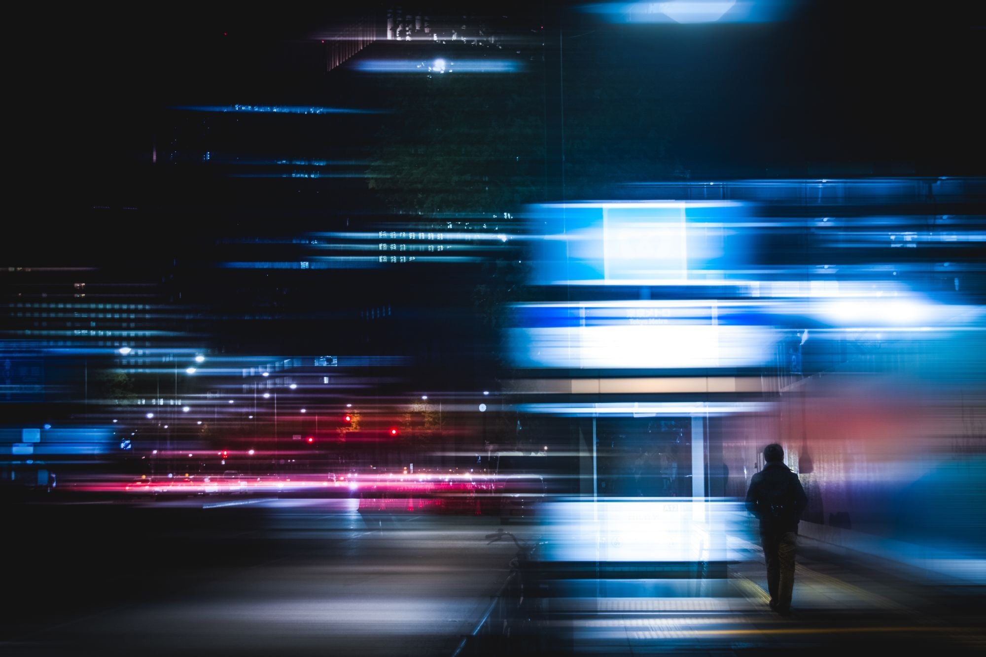 Header_IGNITE General image city lights at night illuminated streets abstract 202406113 GLO EN-web