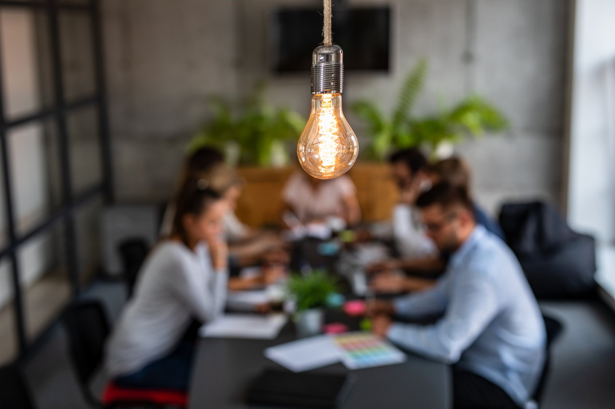 Header_Image-picture-light-bulb-and-working-group-20201208-GLO-EN-1