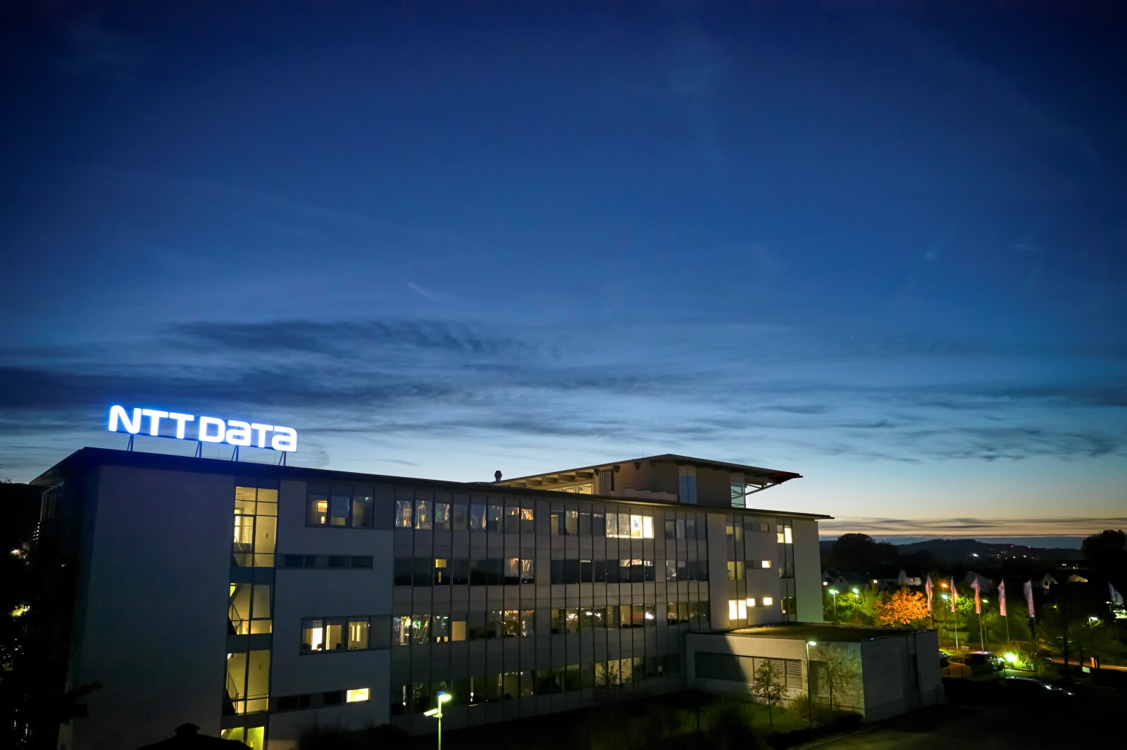 LinkedIn-Facebook_Image Picture Office Building Bielefeld Blue NTT DATA GLO