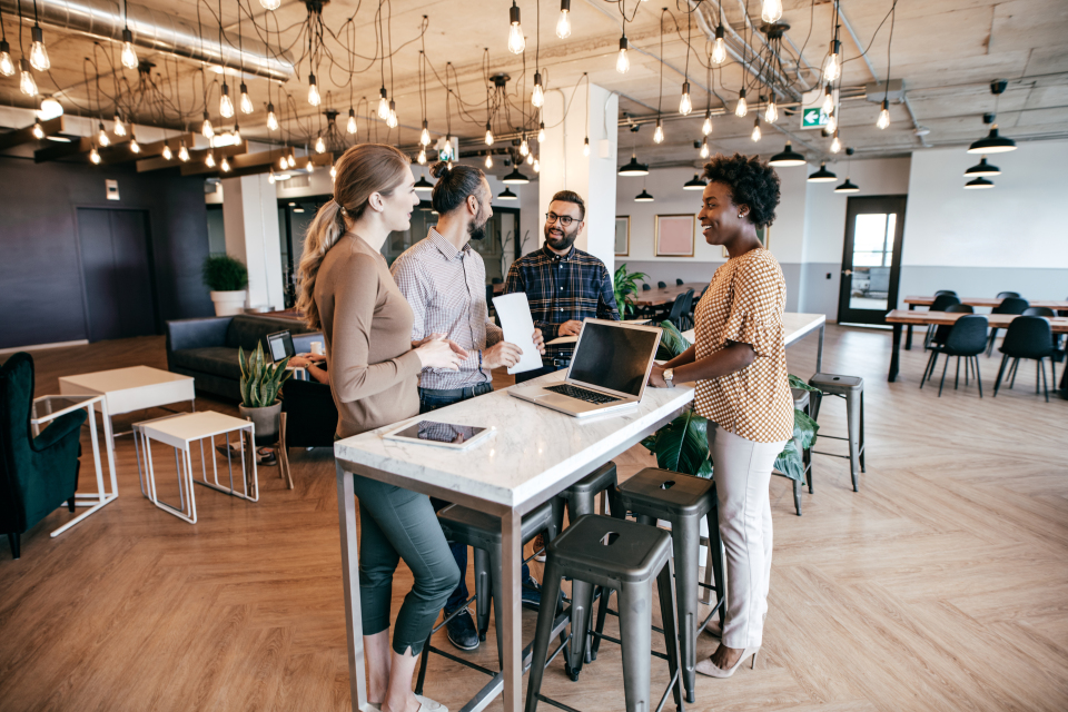 Text-Media_Image Picture Business Meeting in Co Working Space 20210913 GLO EN-1