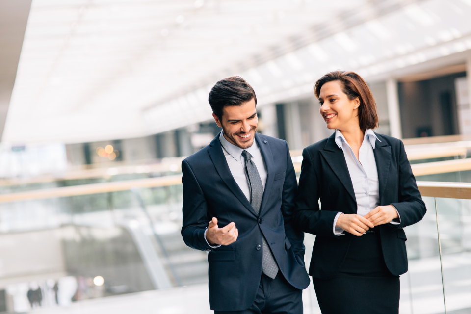 Text-Media_Image Picture Two BusinessPeople Taking 20170921 GLO